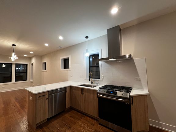 4th image of 2223 W Berwyn Ave #2