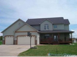 925 Bluff View Cir, Chippewa Falls, WI 54729