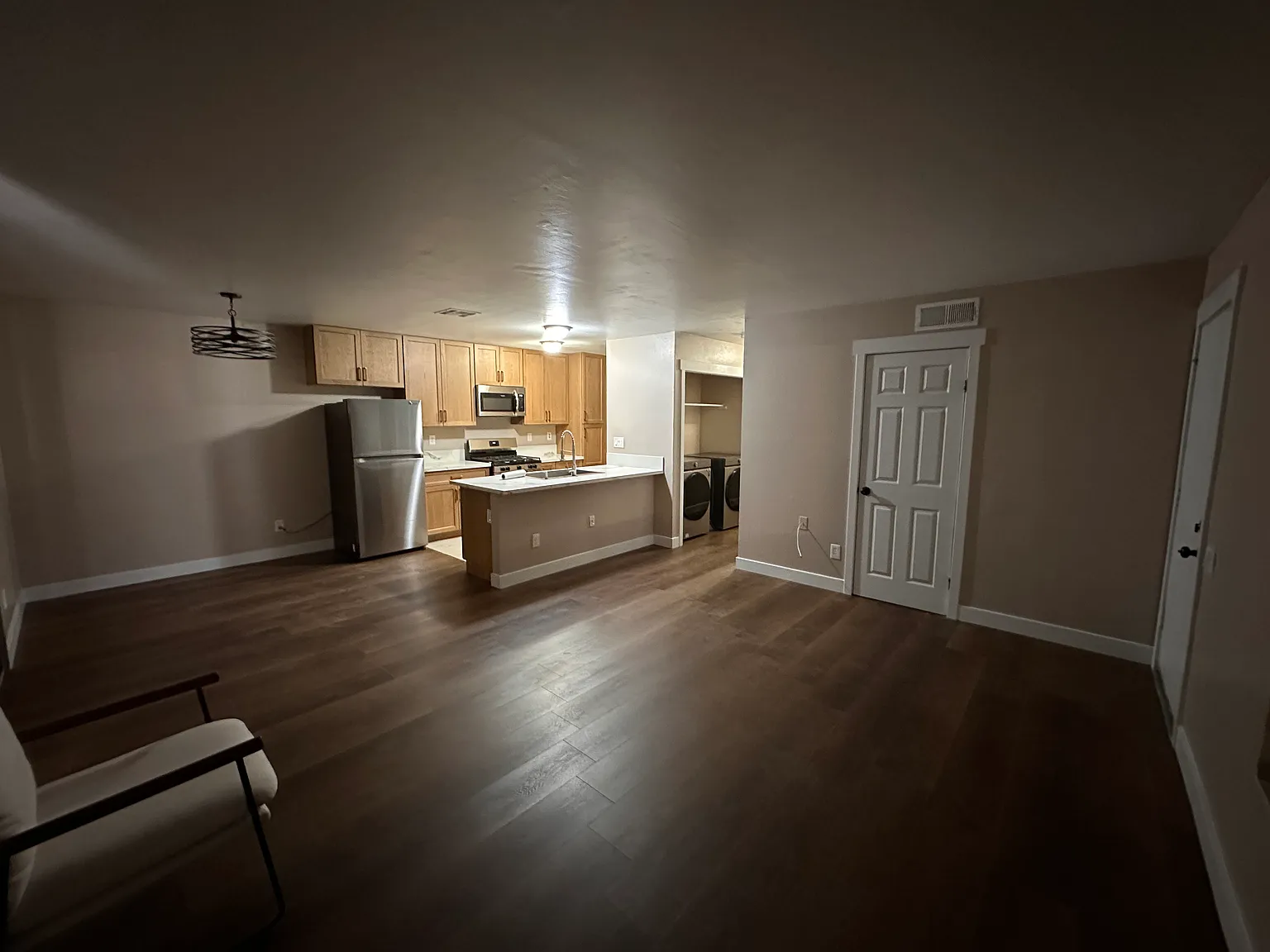 2 bed, 977 sqft, $3,000 — Photo 2