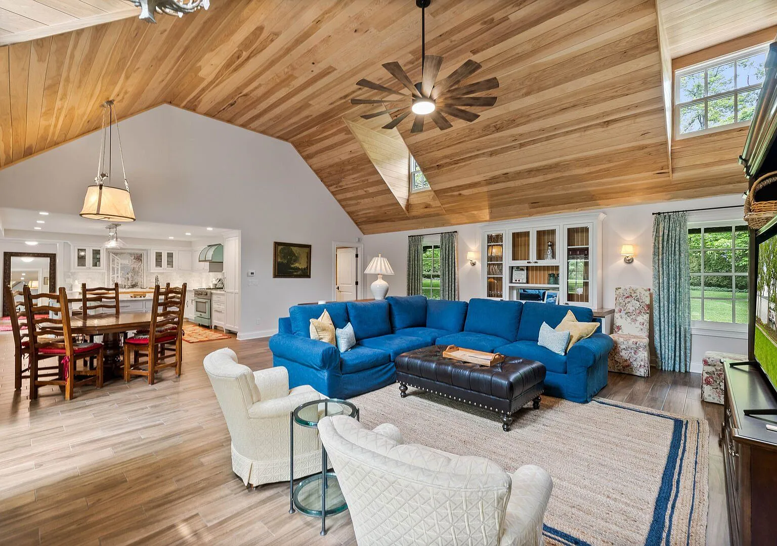 Williams Bay Lakefront Living Furnished Home Available for Monthly & Mid Term Rentals — Photo 2