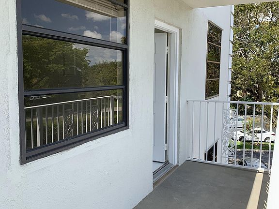 2nd image of 1701 Whitehall Dr APT 306