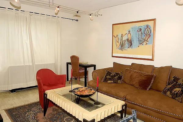 Rented by Sterling Holdings | media 22