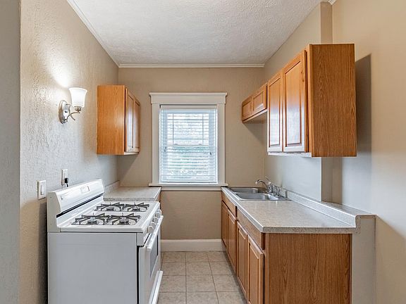 4th image of 3301 Dewey Ave APT 11