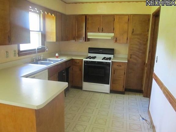 5th image of 6545 Woodview Cir