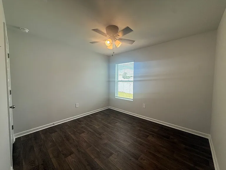 339 Elizabeth Dr — Photo 6