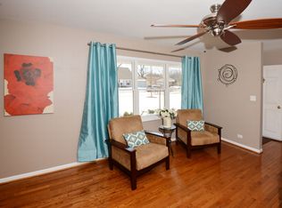 256 Parkchester Rd, Elk Grove Village, IL 60007