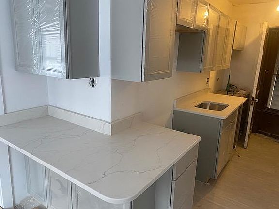 2nd image of 5945 N Winthrop Ave #1C