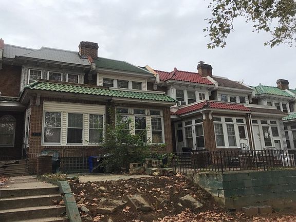 3rd image of 327 E Roosevelt Blvd