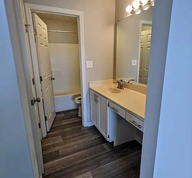 Spinnaker Cove Apartments — Photo 30