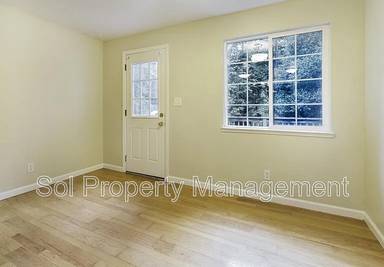 153 Pine Ave — Photo 8