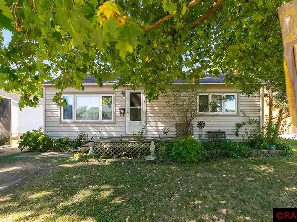 518 N 4th St, Le Sueur, MN 56058