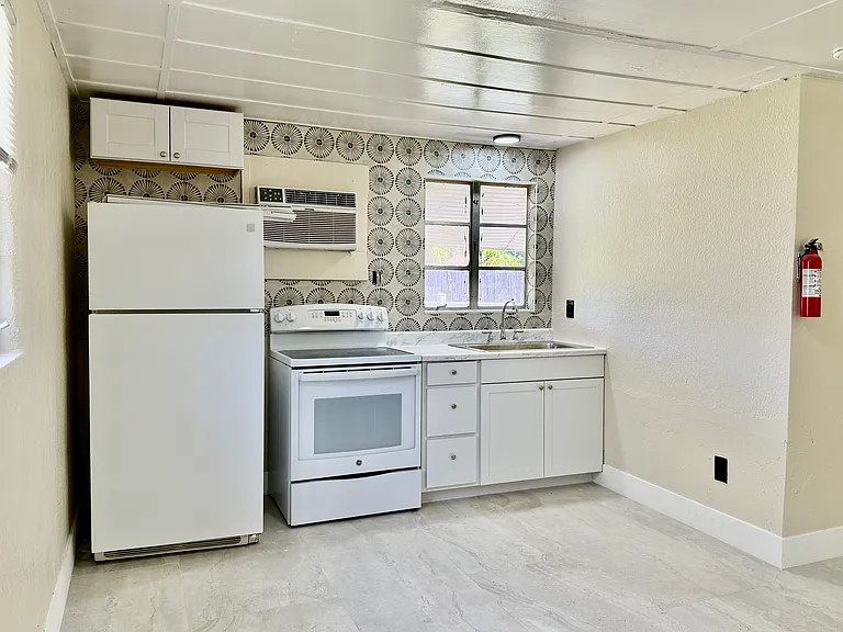 804 W Saint Petersburg Dr #804 — Photo 41