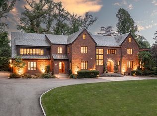 510 Manhasset Woods Rd, Manhasset, NY 11030