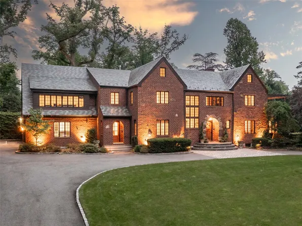 510 Manhasset Woods Road, Manhasset, NY 11030