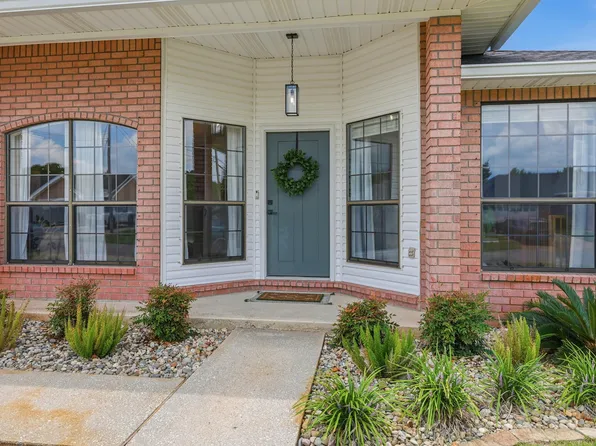 8869 Cagle Dr, Navarre, FL 32566