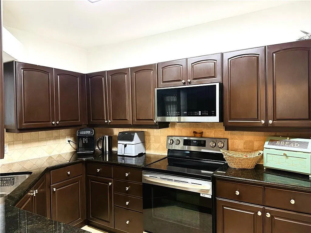 3334 Peachtree Rd NE — Photo 3