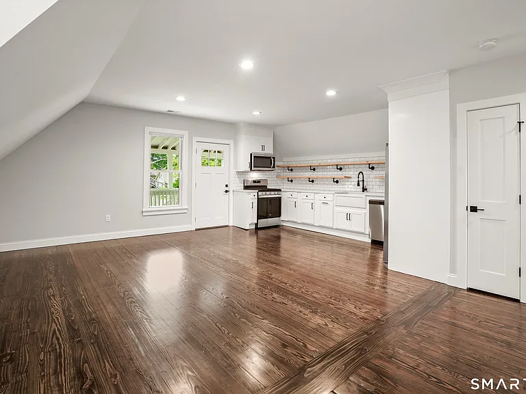 174 Coram Ave #3 — Photo 3