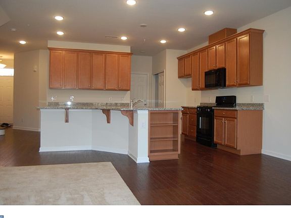 4th image of 10 Nicklaus Dr
