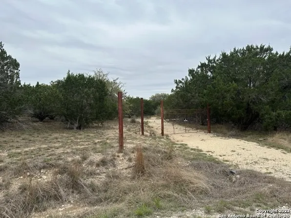 191 Cedoak LN, Tarpley, TX 78883