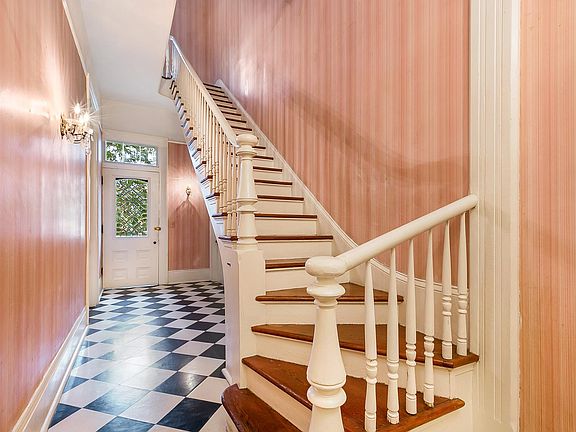 2nd image of 1204 Napoleon Ave #4