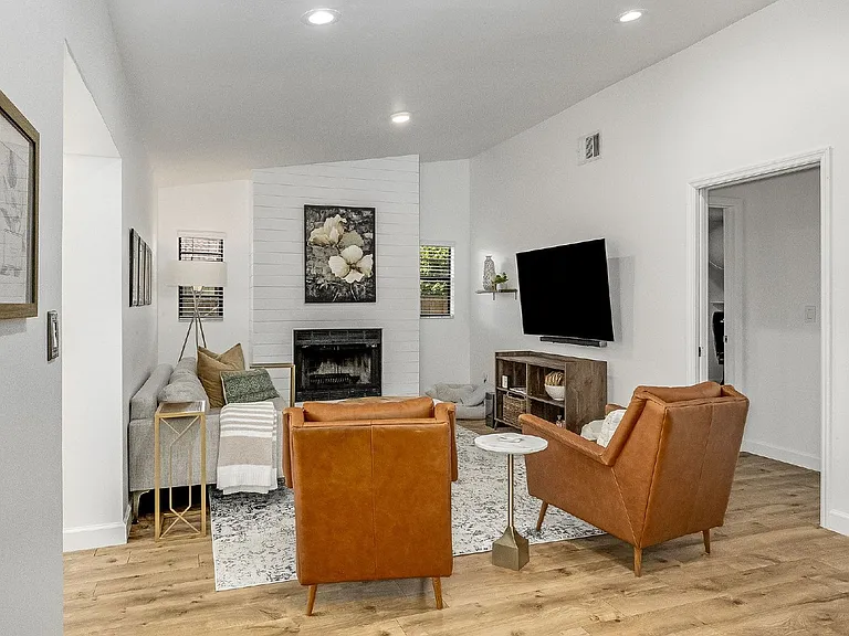 938 Pembroke Ave NE — Photo 42