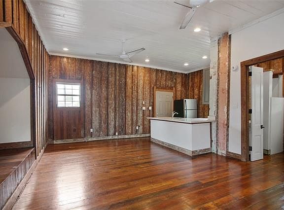 5th image of 823 Felicity St