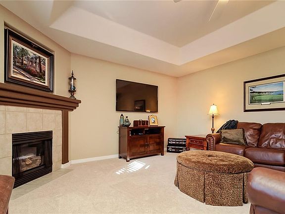 3rd image of 6 Ettington Dr