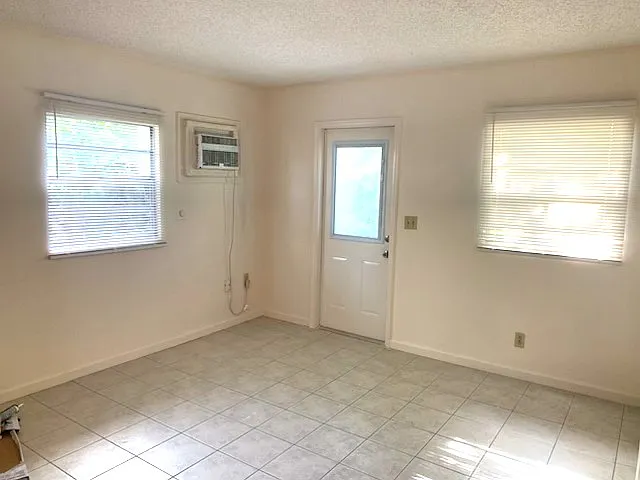 1 bed, 500 sqft, $1,550 — Photo 3