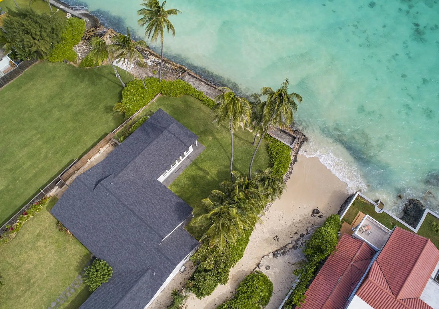 Gorgeous Oceanfront Home w/Mokulua Isle Views, Yard & AC: Lanikai Oceanside — Photo 2