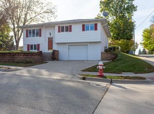 3494 Waller St, Dubuque, IA 52002