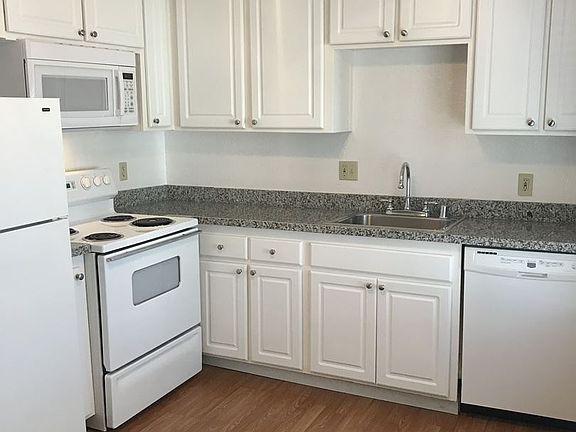 3rd image of 2709 D St APT 07