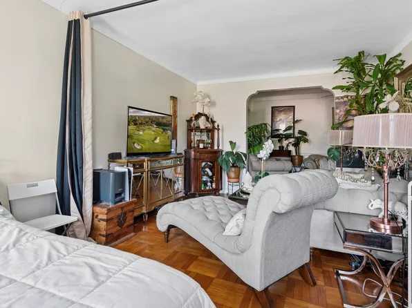 2835 Bedford Avenue image 6 of 15