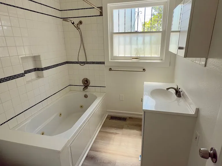 4572 Valencia Dr — Photo 7