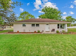 902 W Stonemill Ave, Addison, IL 60101