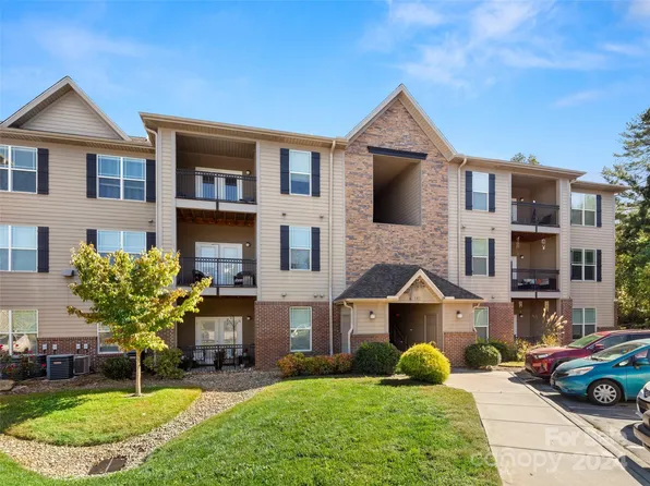 142 Brickton Village Cir #304, Fletcher, NC 28732