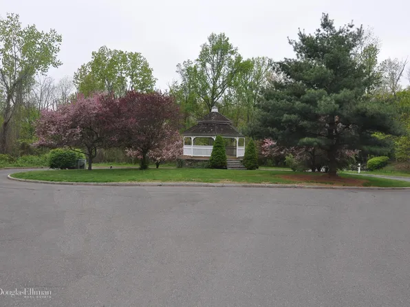 63 Gleneagle Rd, Middlebury, CT 06762