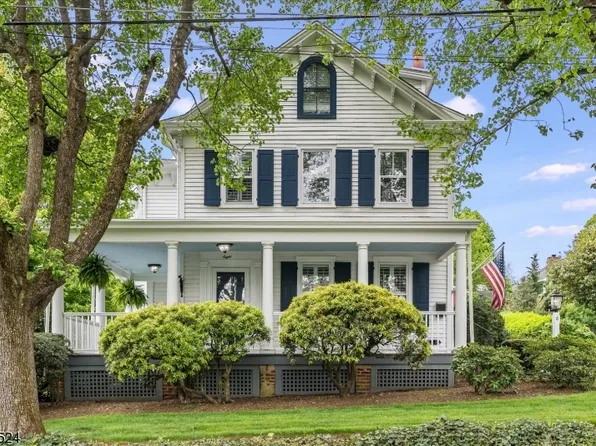 8 Charles Pl, Chatham Boro, NJ 07928