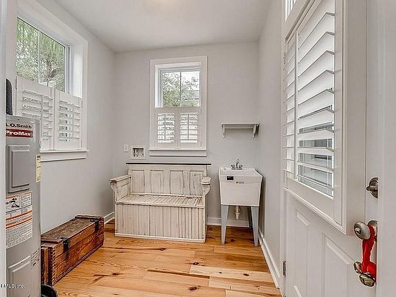 Laundry/ mud room