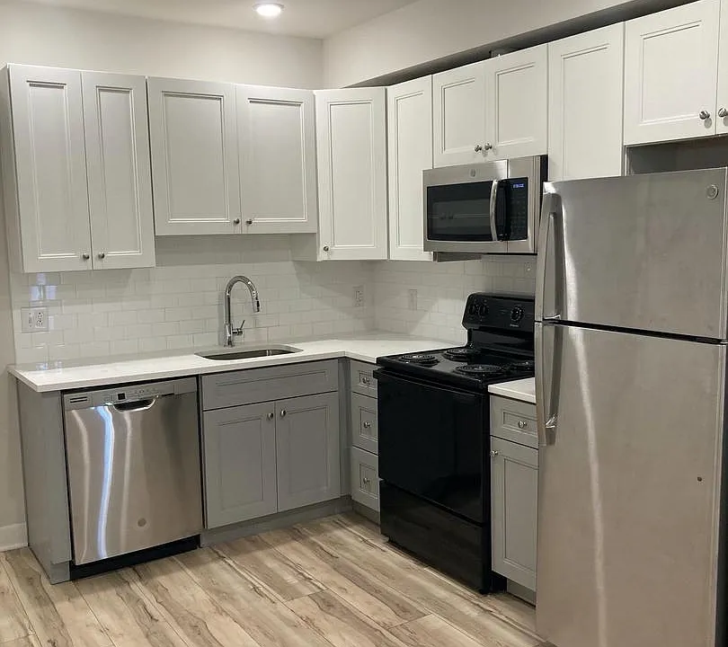 2549 N Front St #1