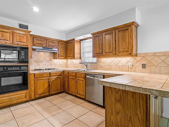 3rd image of 710 Greenleaf Dr
