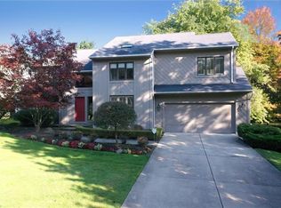 32445 Wintergreen Dr, Solon, OH 44139