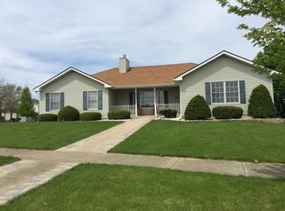 210 Walker Dr, Elburn, IL 60119