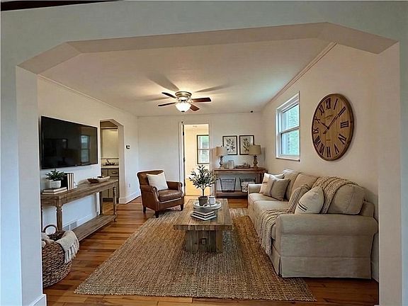 4th image of 1016 Old Washington Rd