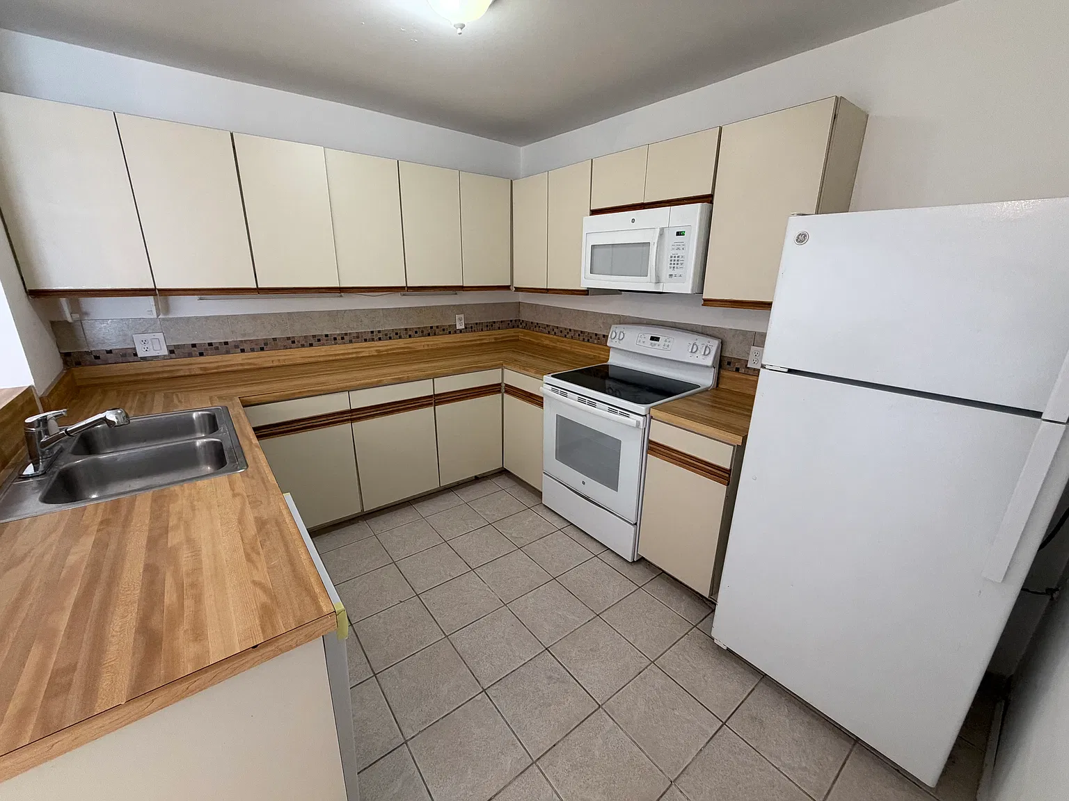 2 bed, 1.5 bath, 1071 sqft, $1,575 — Photo 3