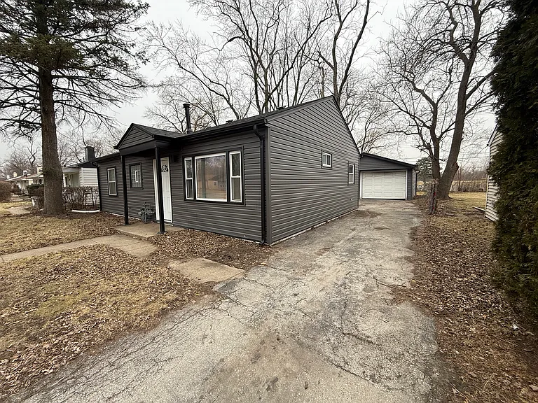 16752 Artesian Ave — Photo 13
