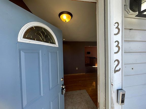 4th image of 332 Maple St