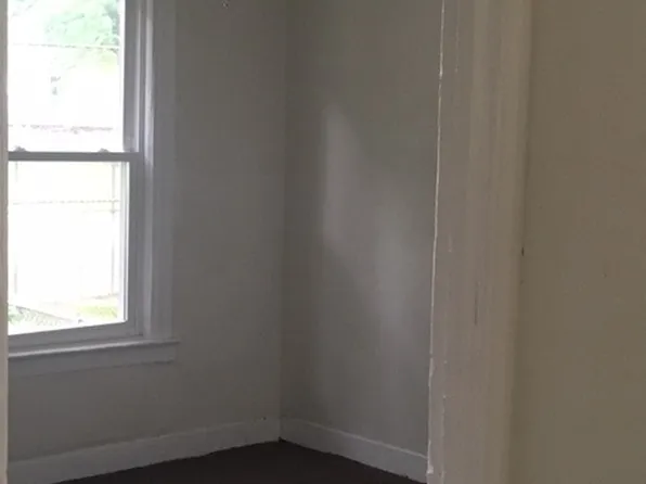 92 N Park St, East Orange, NJ 07017