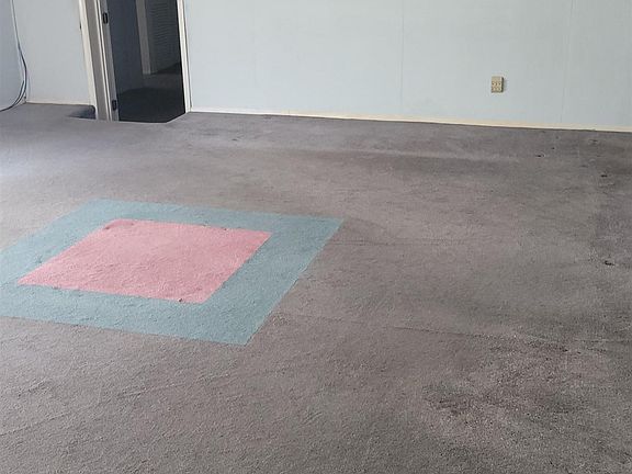 4th image of 211 Carper Ln
