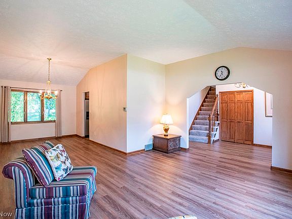 5th image of 14667 Trenton Ave