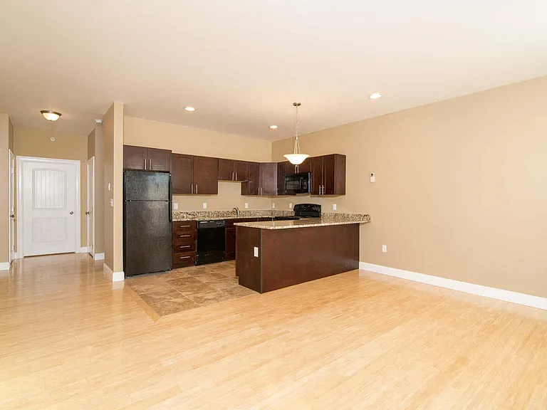 37 Verazzano Apartments — Photo 3